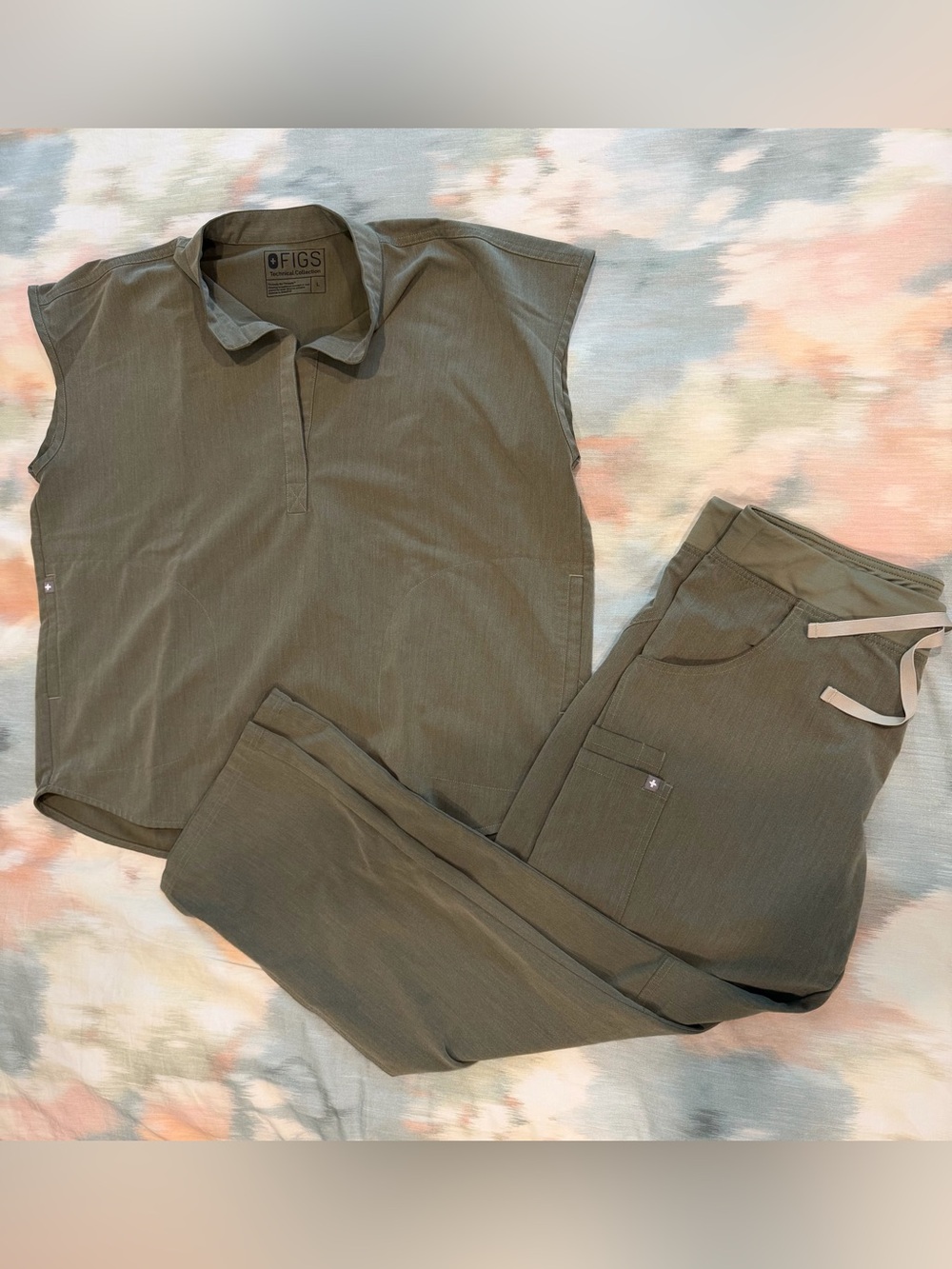 FIGS Women’s Scrub Set